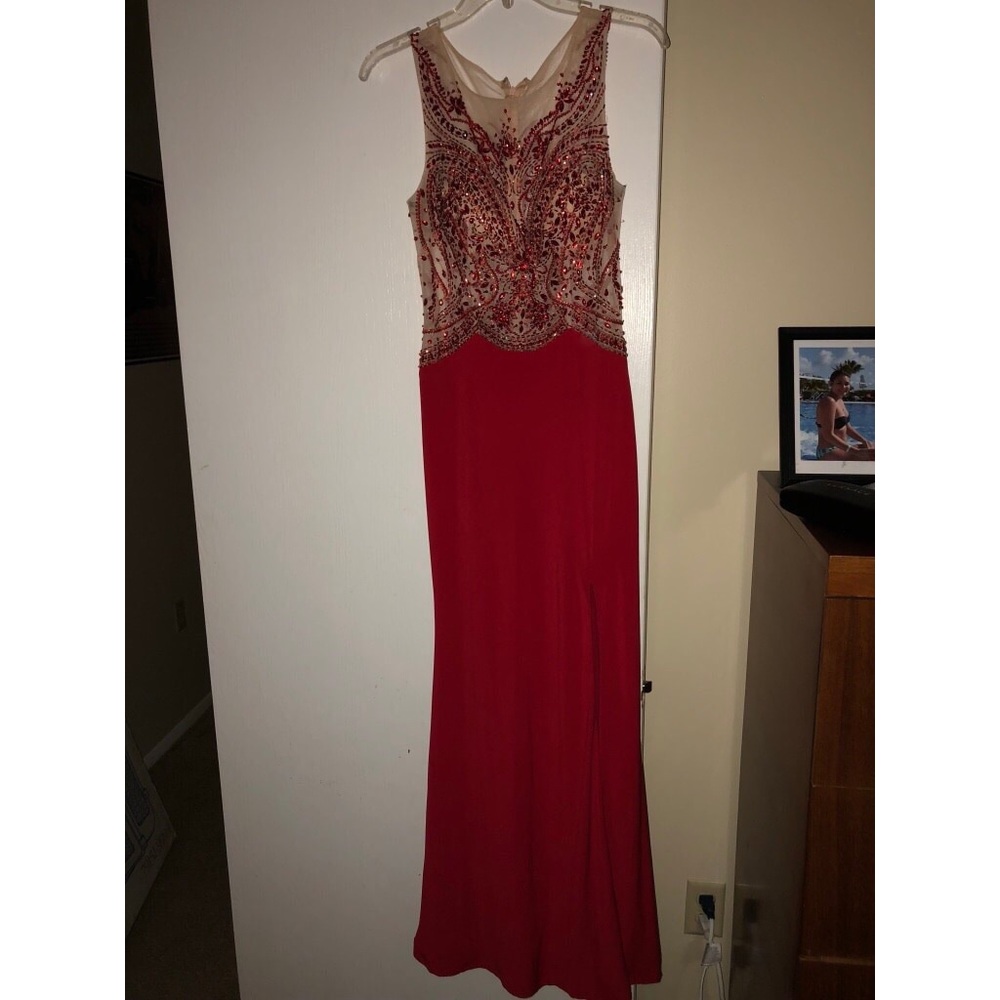 Red gown (prom)